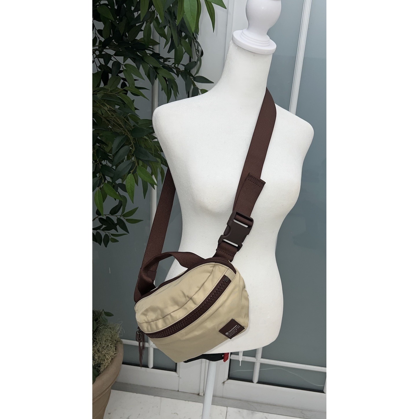 (8)Lululemon Nylon Tan Everywhere Belt Bag Unisex